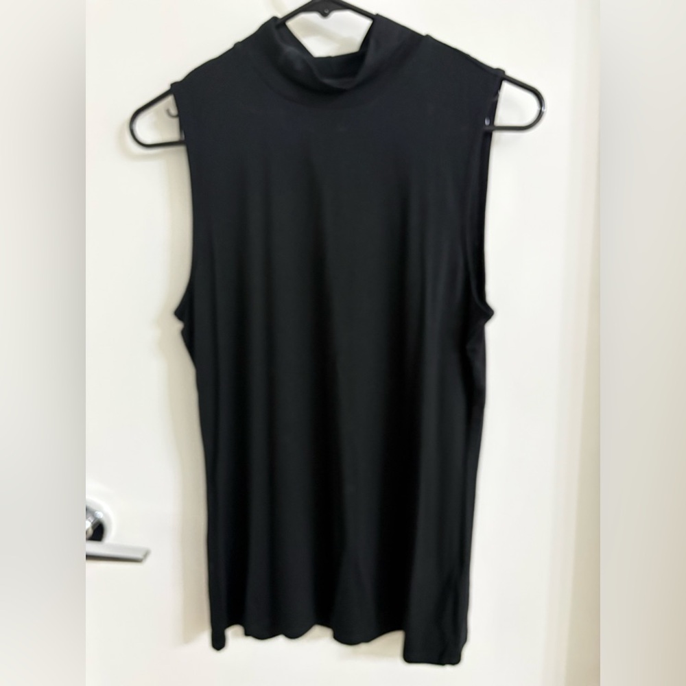 RW&CO. Sleek Black Sleeveless Tank